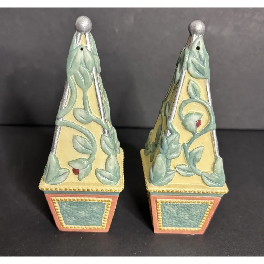 Pfaltzgraff French Quarter Sculpted Salt and Pepper Shakers Set 4 1/2